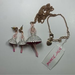 NWT Betsey Johnson Elegant Gold Chain White Ballerina Necklace And Earrings